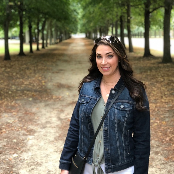 Meet your Posh Ambassador, Jamie - Picture 2 of 5